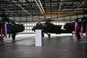 Polsko přijímá první vrtulníky AH-64D Apache pro své armádní letectvo