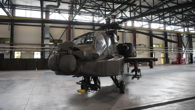 Polen ontvangt eerste AH-64D Apache-helikopters voor zijn legerluchtvaart