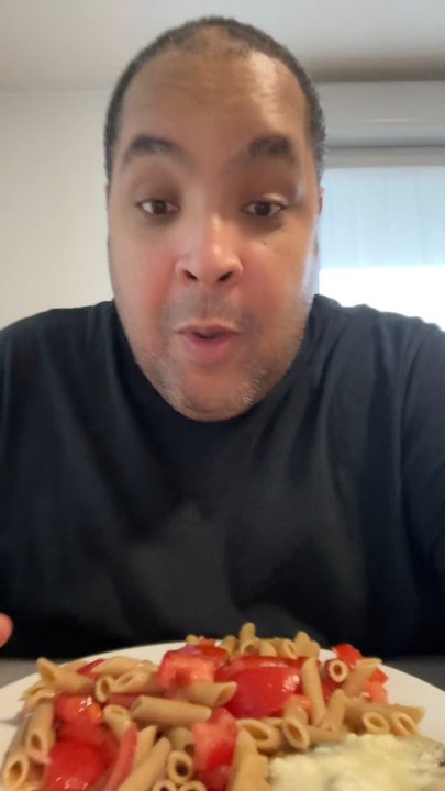 Mon dîner de ce soir : pâtes, complètes, tomates, steak, haché, gorgonzola et une orange 🍽️🤪#diabetique #diabete #Diabetique #obesite #diner #bonappetit #delicieux #degustation