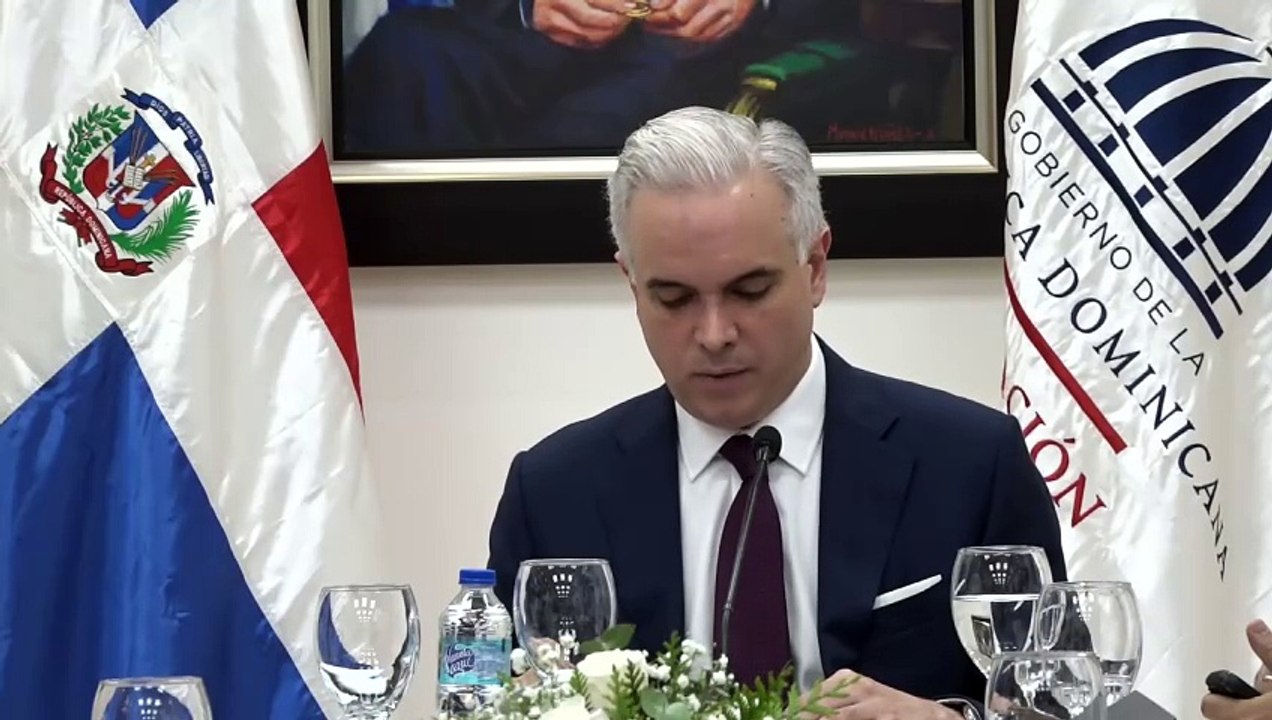 Ministro De Camps presenta avance avances de cara al inicio del próximo año escolar