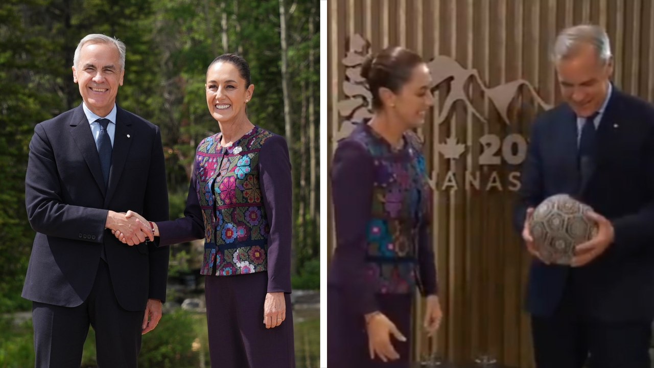 Claudia Sheinbaum regala balón artesanal al primer ministro canadiense, Mark Carney, por el Mundial 2026