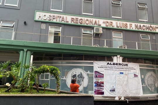 Hospital Luis F. Nachón detiene labores por adeudos en los pagos