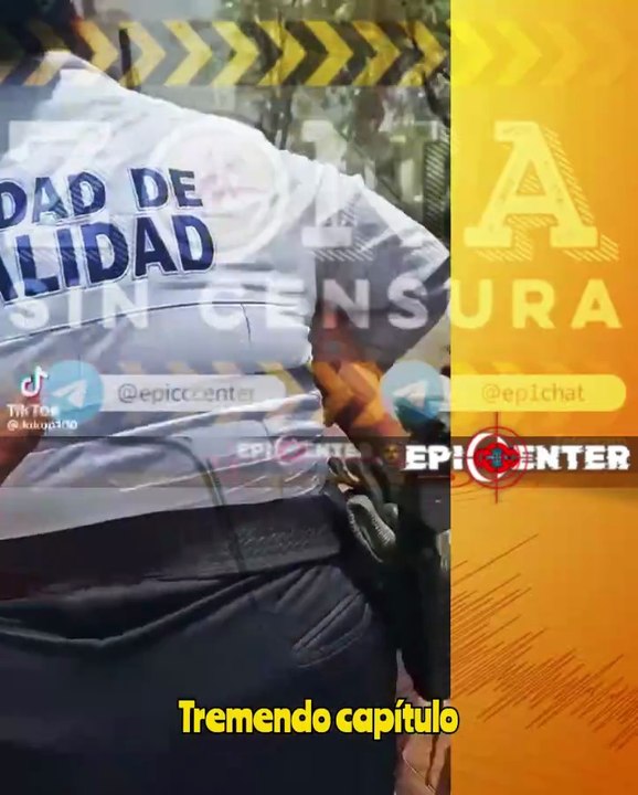 Agente de Transito avienta a mujer