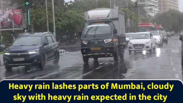 Heavy rain lashes parts of Mumbai, cloudy sky with heavy rain expected in the city