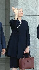 한복 입고 李대통령 배웅 나섰다…은발의 외국인 여성 누구