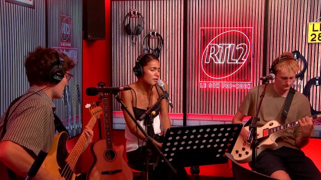 LIVE - Olivia Dean interprète Knock me off my feet dans #LeDriveRTL2 (17/06/25)