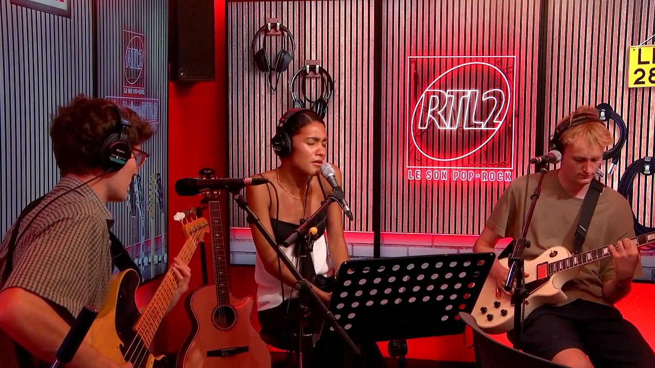 LIVE - Olivia Dean interprète "Knock me off my feet" dans #LeDriveRTL2 (17/06/25)