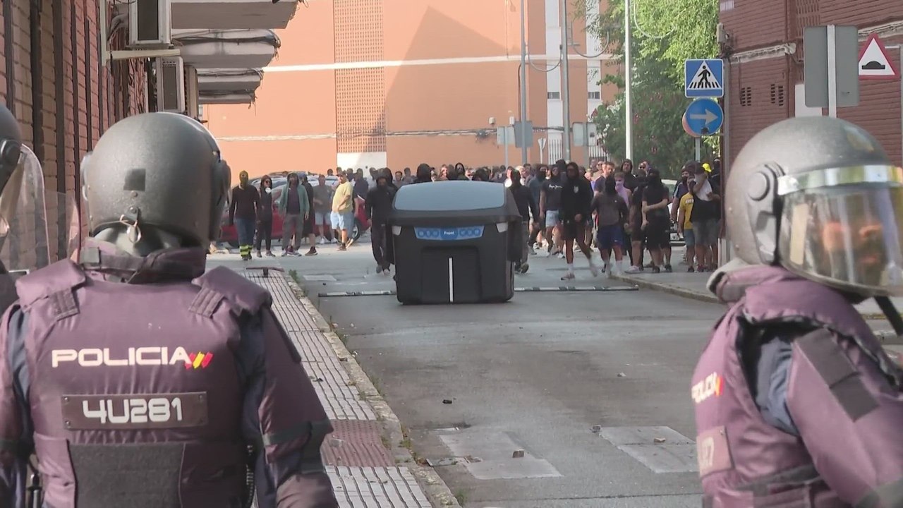 Cargas policiales en la manifestación de trabajadores del metal en Cádiz