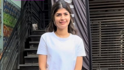 कैज़ुअल आउटफ़िट में दिखीं Anjini Dhawan