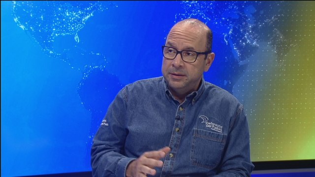 Eduardo Leblanc reiterando el llamado a la calma y a deponer la violencia en Bocas del Toro.