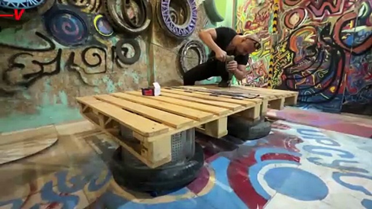 Egyptian Designer Builds Beds for Palestinian Refugees Using Industrial Waste.mp4