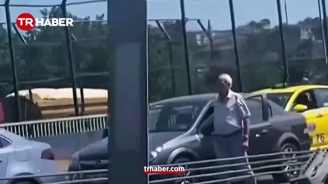 Son dakika: Metrobüs kontrolden çıktı, bariyerlere çarptı