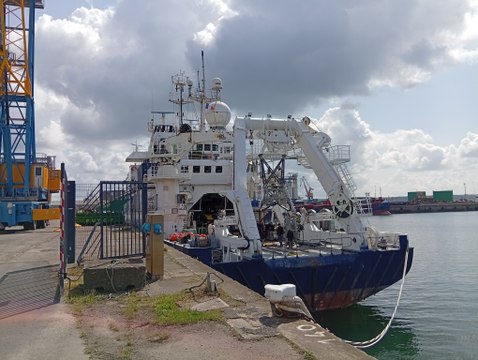 Le navire Atalante à la recherche de 200 000 fûts nucléaires enfouis dans l’océan