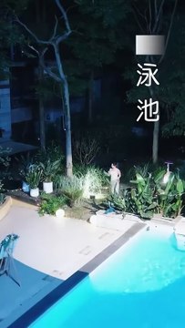 After a drunken night, Su Xia accidentally spent a night with a mysterious man and got pregnant. However, her best friend successfully deceived her into entering a wealthy family by posing as her, hoping to gain status through her son. After she accidenta