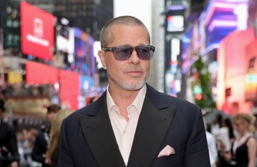 Brad Pitt surprend avec un crâne rasé : l’acteur explique son changement de look