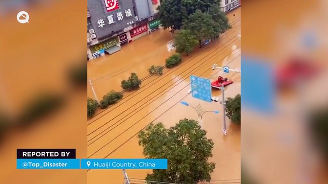 The streets of Huaiji Country, China, have turned into rivers! Torrential rains have caused severe flooding.