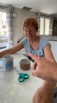 elle me regarde bizarrement mdr