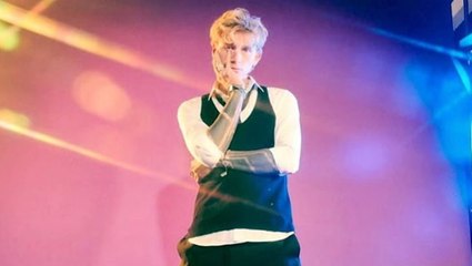 Machine Gun Kelly plays ukulele and reveals baby daughter’s name in sweet video