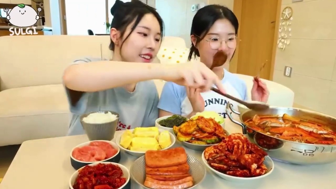 ASMR MUKBANG Korean home meal! Spicy Blue Crab Stew, Spam, Spicy Marinated Crab, Kimchi, Omelette.