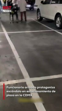 Oswaldo Rosas, director de Movilidad de Ecatepec, fue captado en video presuntamente en estado de ebriedad, portando un @rma y agr3diendo a un trabajador en un estacionamiento de Plaza Garibaldi, CDMX. El hecho ha generado fuerte indignación.