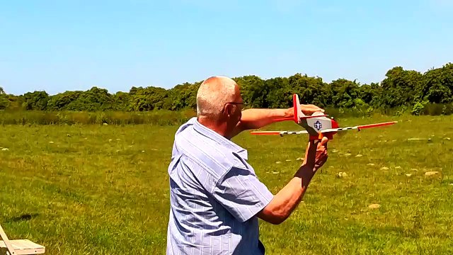 Mustang P51 moteur Cox 0.8 short video