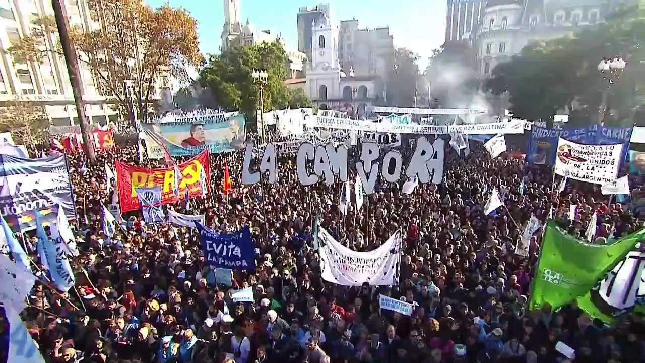 El mensaje de Cristina Kirchner a una Plaza de Mayo repleta