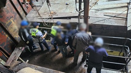 부산 감천항서 원양어선 폭발 추정 사고...4명 부상 / YTN