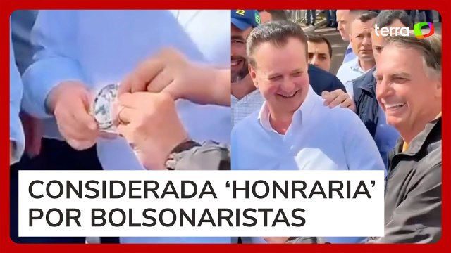 Bolsonaro presenteia Gilberto Kassab com medalha de ‘imbrochável’ durante evento em SP