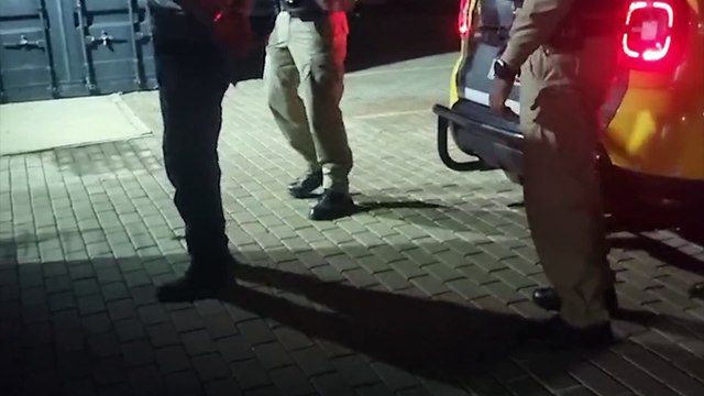 PM flagra piloto sem capacete na Avenida Tito Muffato; moto foi apreendida