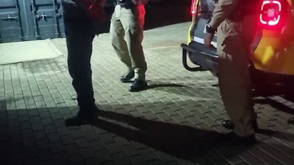 PM flagra piloto sem capacete na Avenida Tito Muffato; moto foi apreendida