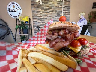 Este restaurante tiene una sorprendente hamburguesa XXL, ¿cuánto cuesta y dónde encontrarla?