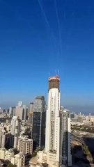 İran’dan İsrail’e yeni füze dalgası! Tel Aviv’de hastane ve borsa binası vuruldu