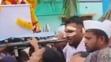 अहमदाबाद प्लेन हादसे के इकलौते सरवाईवर ने भाई को दी अंत‍िम व‍िदाई