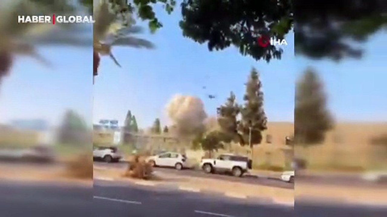 İran'in İsrail'e gerçekleştirdiği saldırıda hastaneye füze düştüğü anlar kamerada