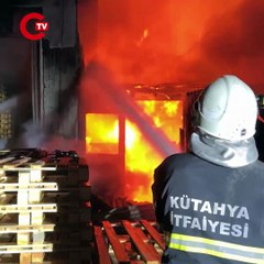 Tahta palet atölyesinde korkutan yangın!