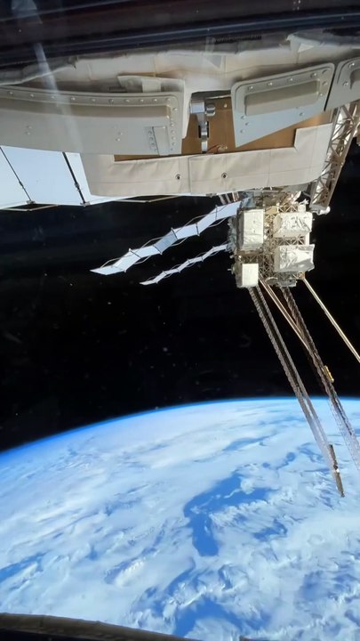 A Journey Around the World in 20 Seconds: An Extraordinary Experience from the ISS