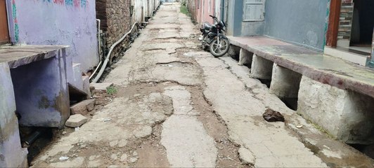 देखरेख बिना शहर की सडक़ें बदहाल, बारिश दौर में आवागमन होगा मुहाल