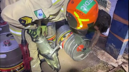 PF e BPFron interceptam caminhão com carga milionária de celulares ocultos em barris de chope