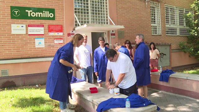 Cerca de 600 voluntarios transforman el madrileño barrio de San Cristóbal, en Villaverde