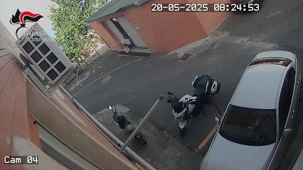 Paola: smaltiva rifiuti ospedalieri infettivi nelle griglie di raccolta acque. Denunciata infermiera professionale