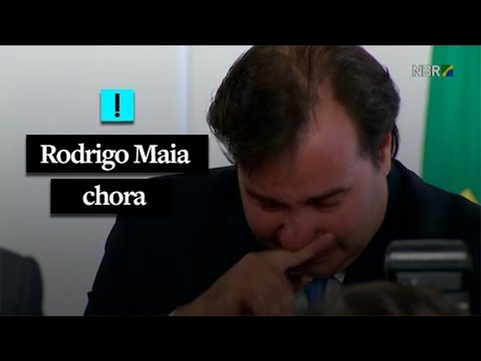 Rodrigo Maia chora