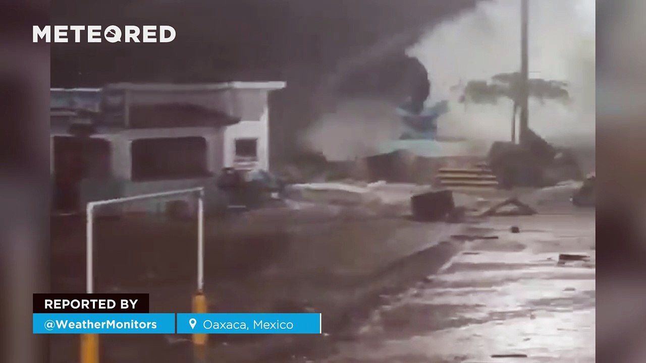 Giant waves in Oaxaca, Mexico, due to the arrival of Hurricane Erick! The approach of this devastating Category 4 hurricane is causing severe flooding.