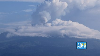 L'Etna erutta: le immagini dell’esplosione di cenere nel cielo