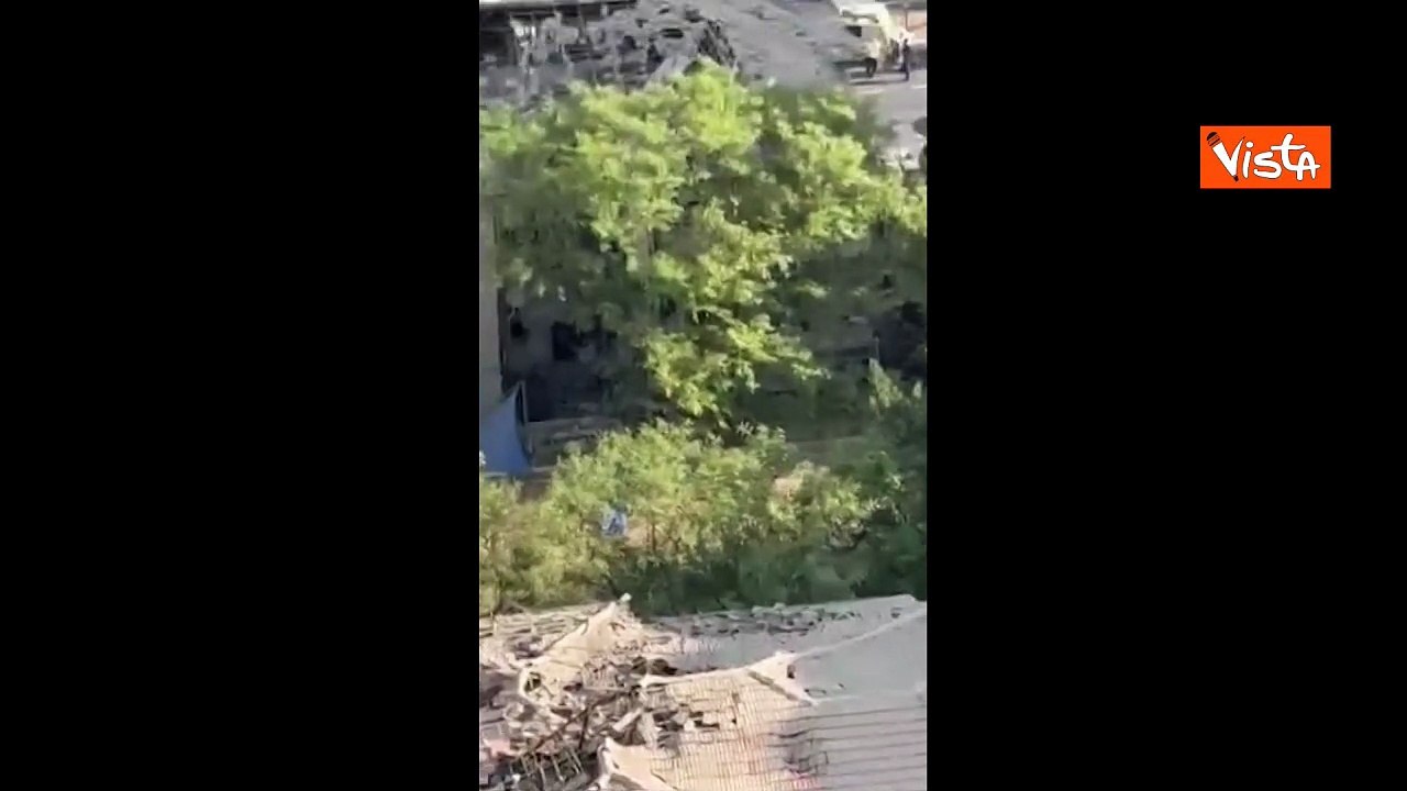 I palazzi distrutti dai bombardamenti iraniani a Ramat Gan vicino a Tel Aviv