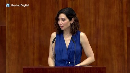 Ayuso ironiza en la Asamblea: "Es la una del mediodía y no he comido"