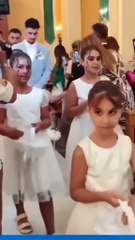 Il perd son pantalon pendant son mariage