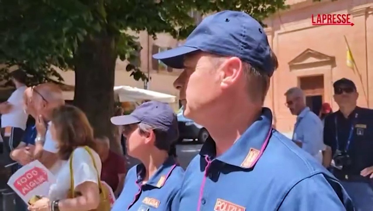 Mille Miglia, auto d'epoca sfilano per le vie di Roma