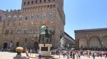 Firenze, Cosimo I con la bandiera della Palestina