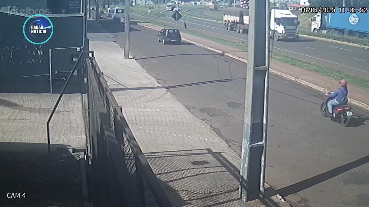 Vídeo registra momento em que pneu de carreta se solta e quase acerta motociclistas na BR-376
