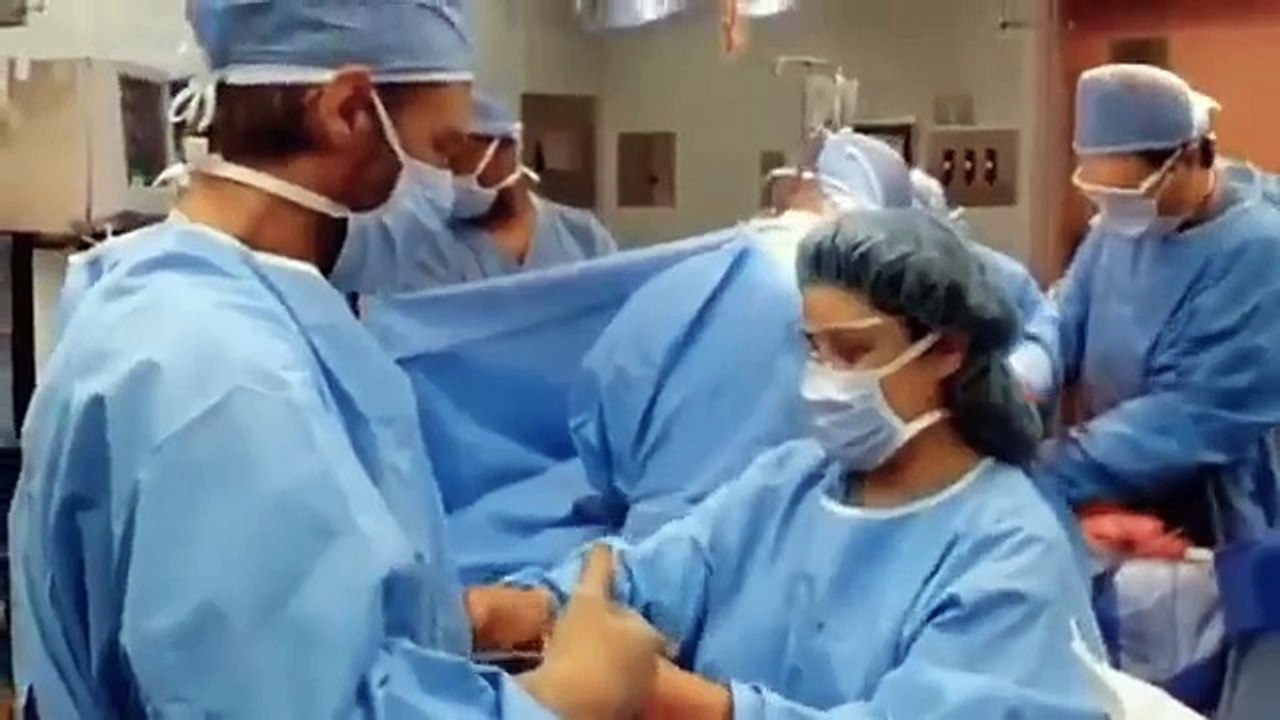 طبيب هارب من حكم بالاعدام يطارده ضابط مخابرات شرس لايرحم اقوى مطاردات السينما ملخص فيلم